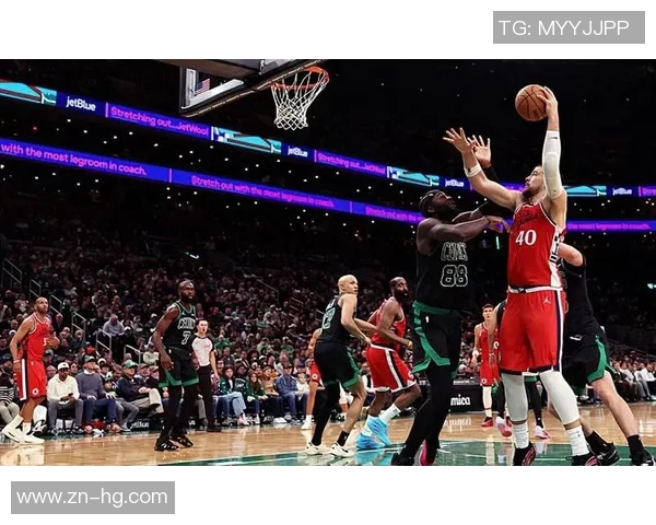 亚当斯三节半狂摘12篮板帕金斯盛赞其为内线巨无霸篮板机器